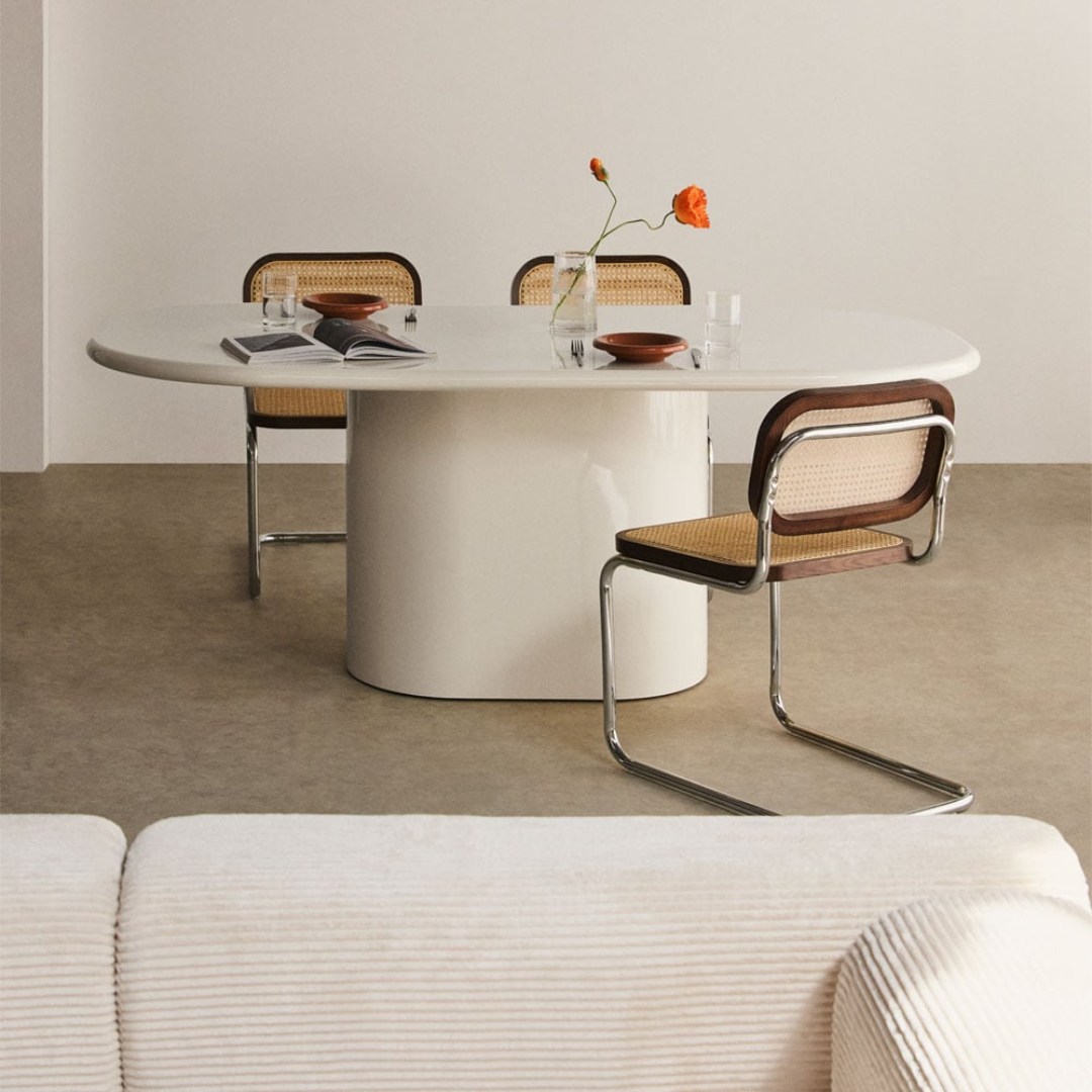 Milford Oval Dining Table 200x105 cm in Lacquered MDF